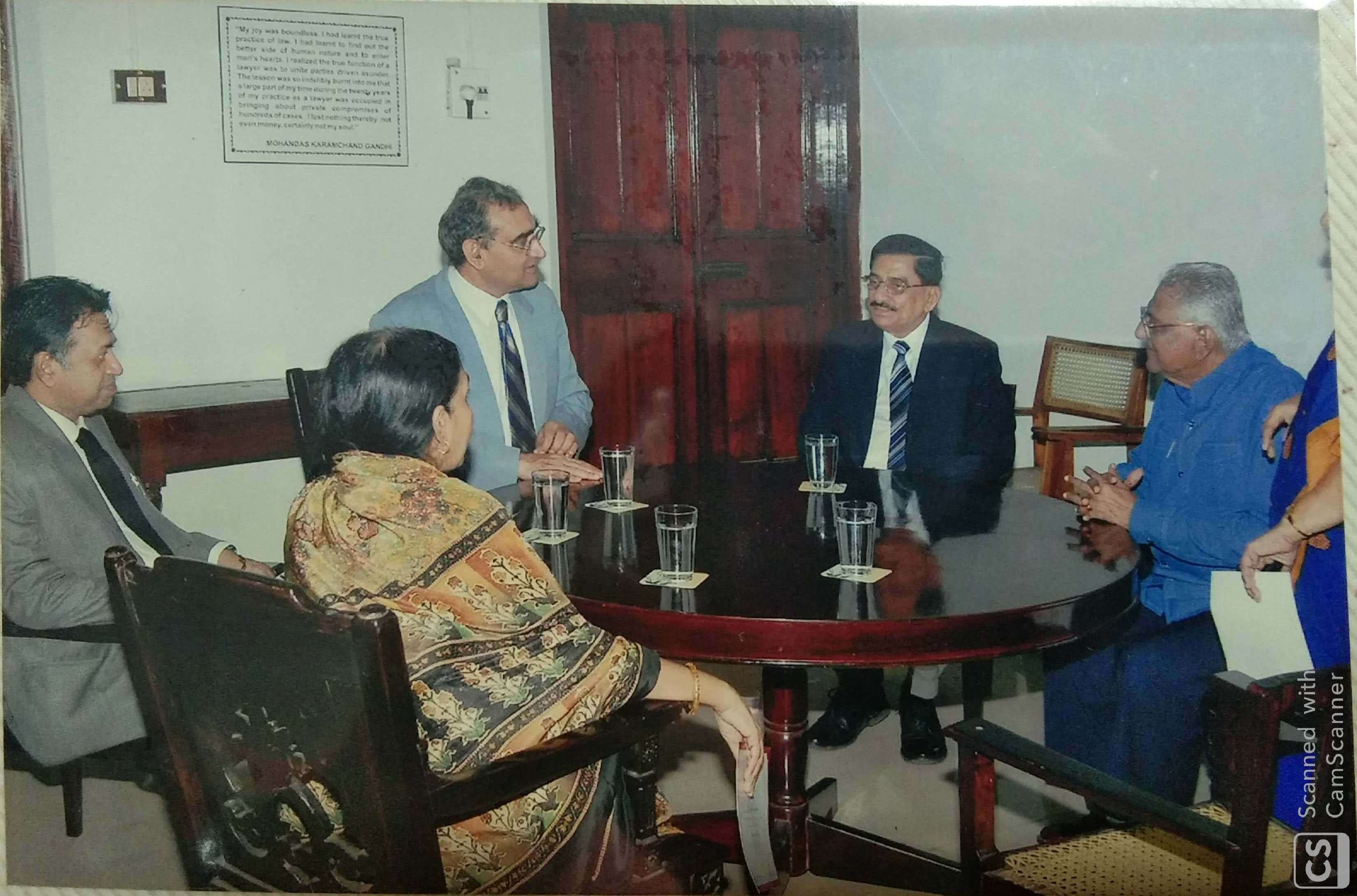 Visit of Hon’ble Mr.Justice Markandey Katju, the then Chief Justice of the High Court of Madras to the Centre and interacting with the Master Trainer and Mediators.